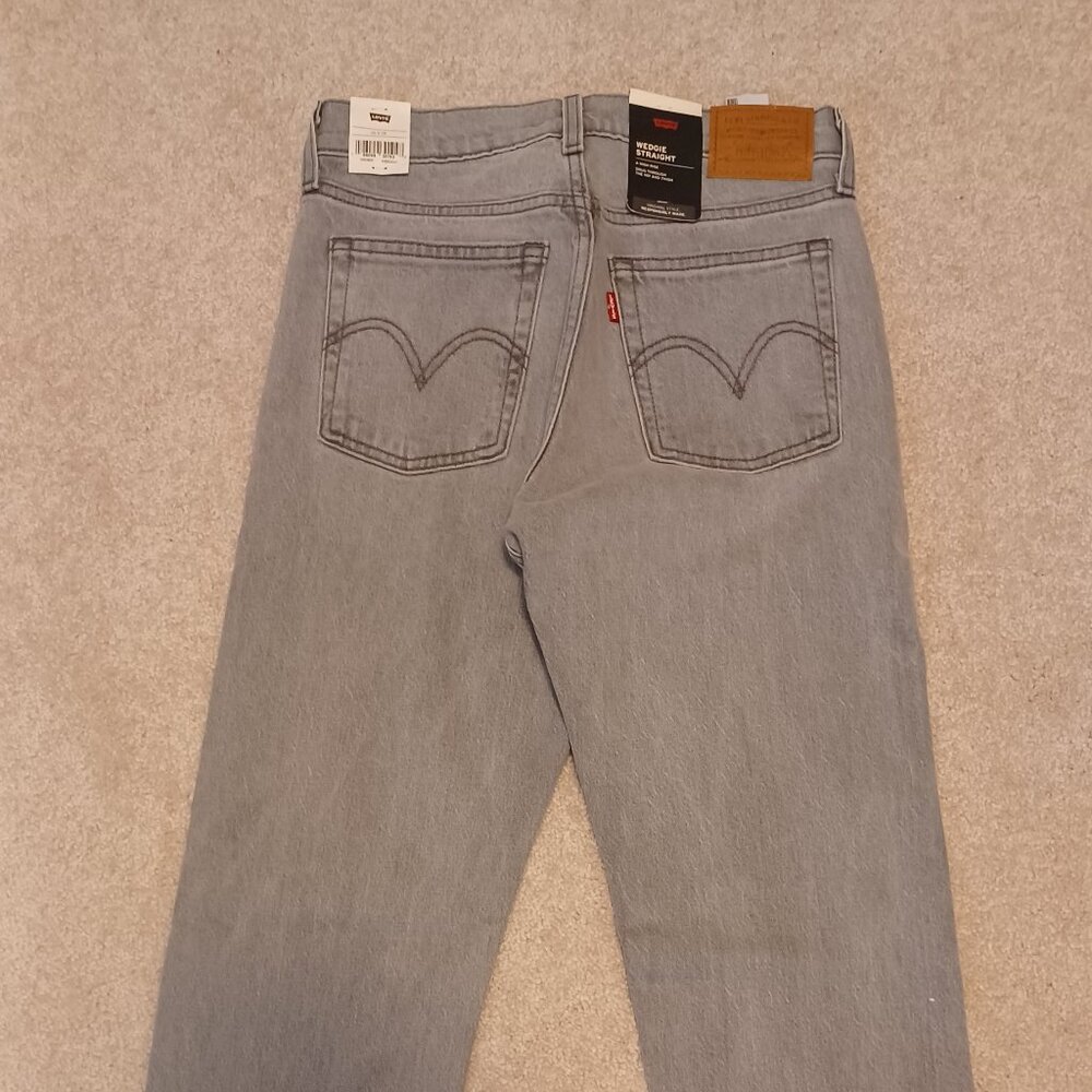 Levi's Straght Wedgie Jeans - 28x28 NWT
